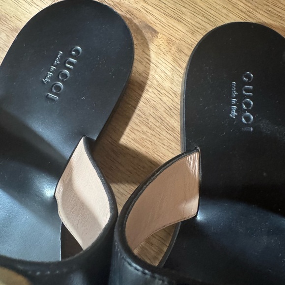 Gucci Black Sandals with Gold Emblem and Thin Straps - Picture 8 of 10
